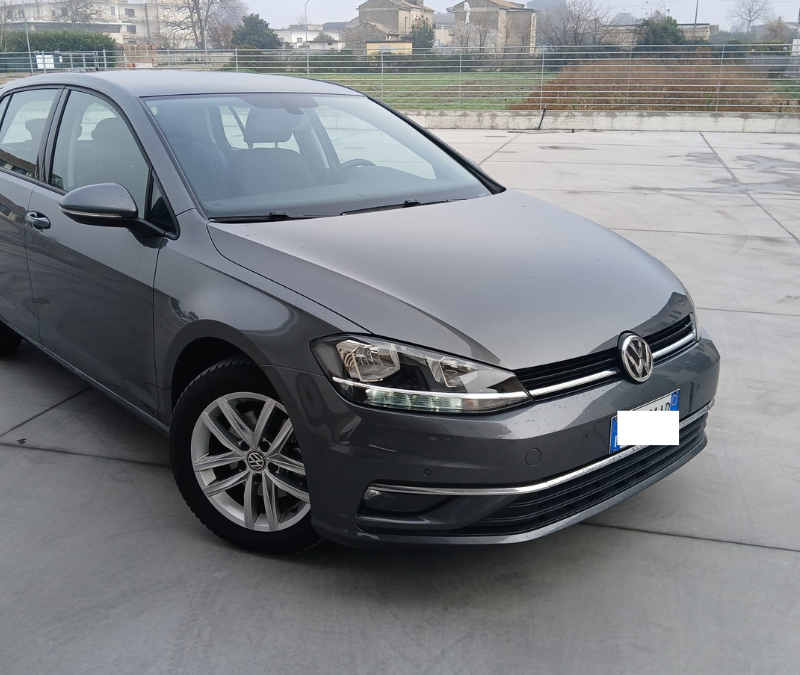 VOLKSWAGEN GOLF